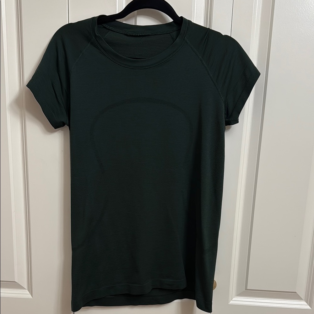 Women's Lululemon Swiftly Tech short sleeve shirt 2.0 hip length, size 12